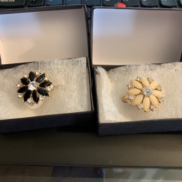 🌸flower 🌸 Cocktail Ring - Picture 5 of 6